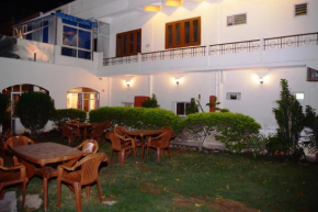 Отель Hotel Sugandh Retreat  Джайпур